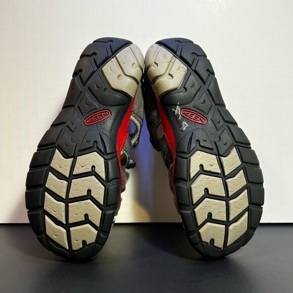 Kids KEEN CNX Waterproof Grey Outdoor Sandals / Size 4 - Picture 8 of 8